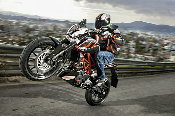 new-ktm-duke-200-duke-390-details-revealed-autocar-india