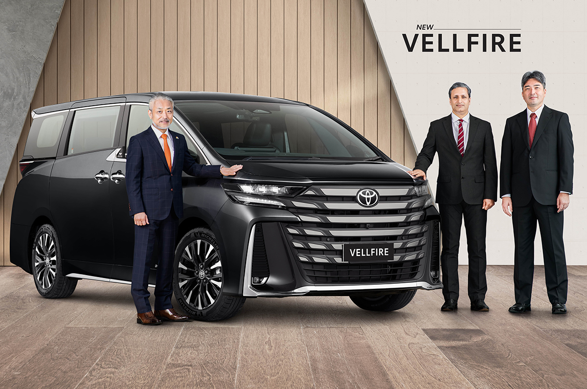 Toyota Vellfire Price New Mpv Launched Engine Features Rivals