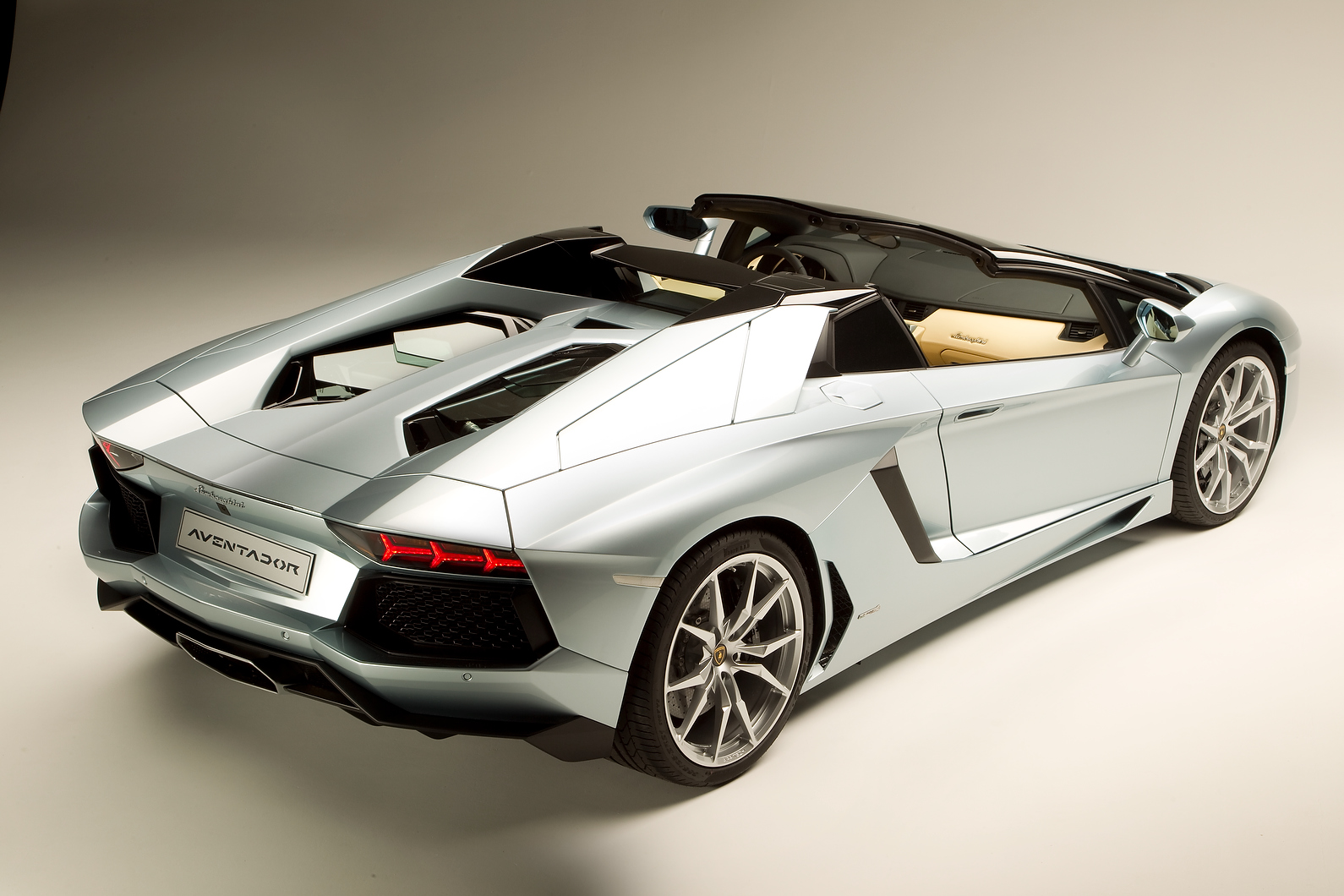 Lamborghini Aventador Roadster photo gallery - Autocar India