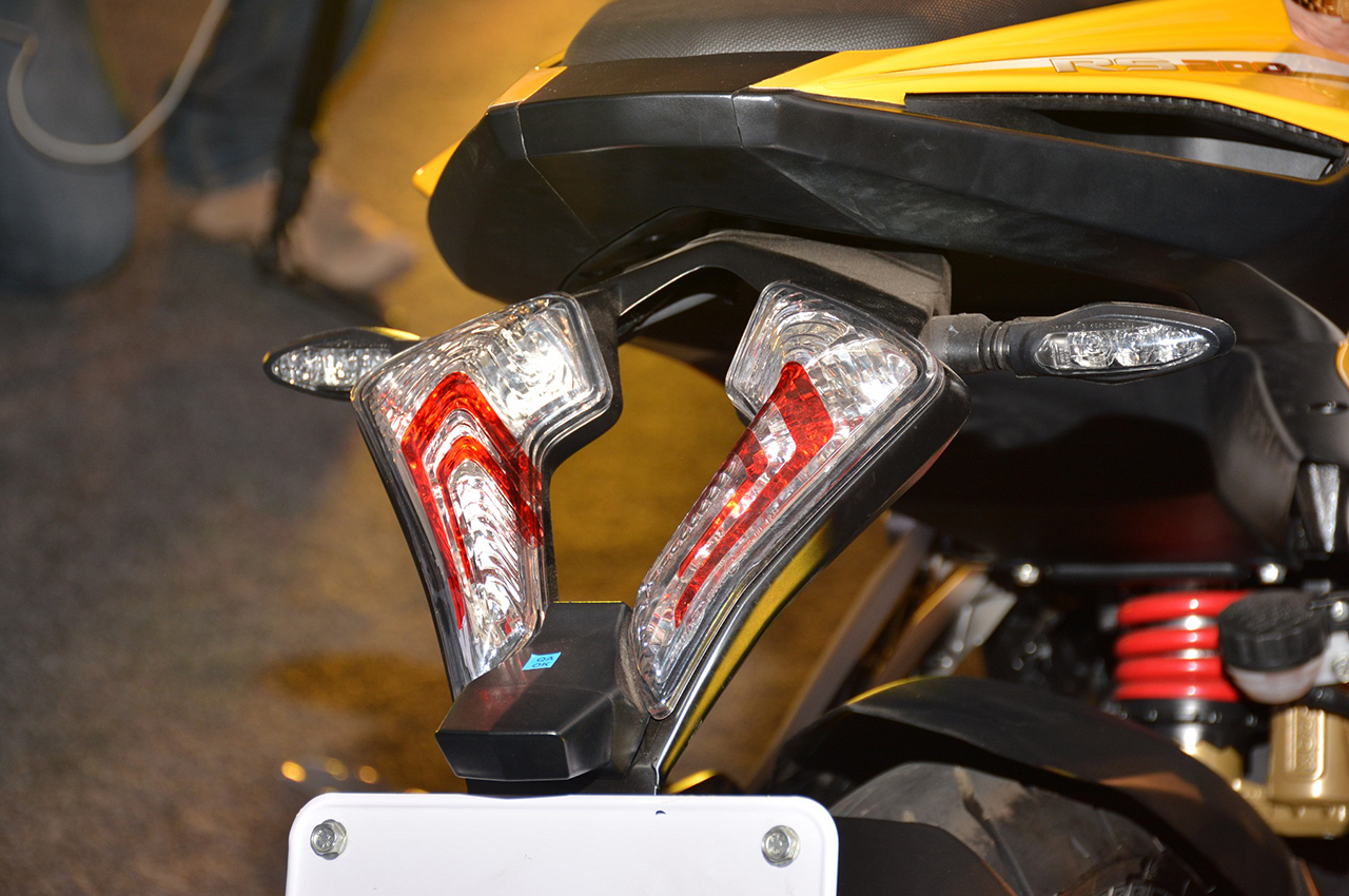 bajaj pulsar rs 200 tail light price