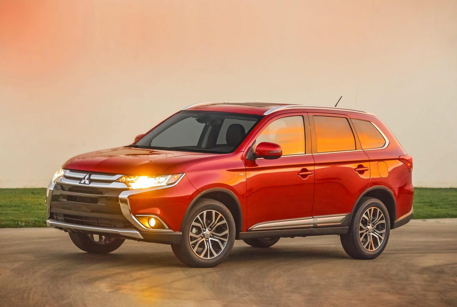 Mitsubishi Outlander facelift photo gallery Autocar India