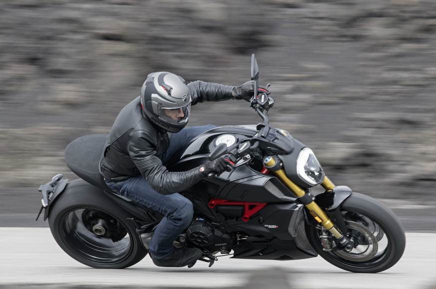 ducati diavel 1260 dark stealth