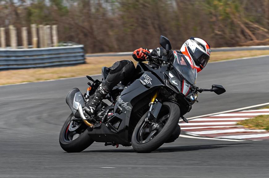 2019 TVS Apache RR 310 side action