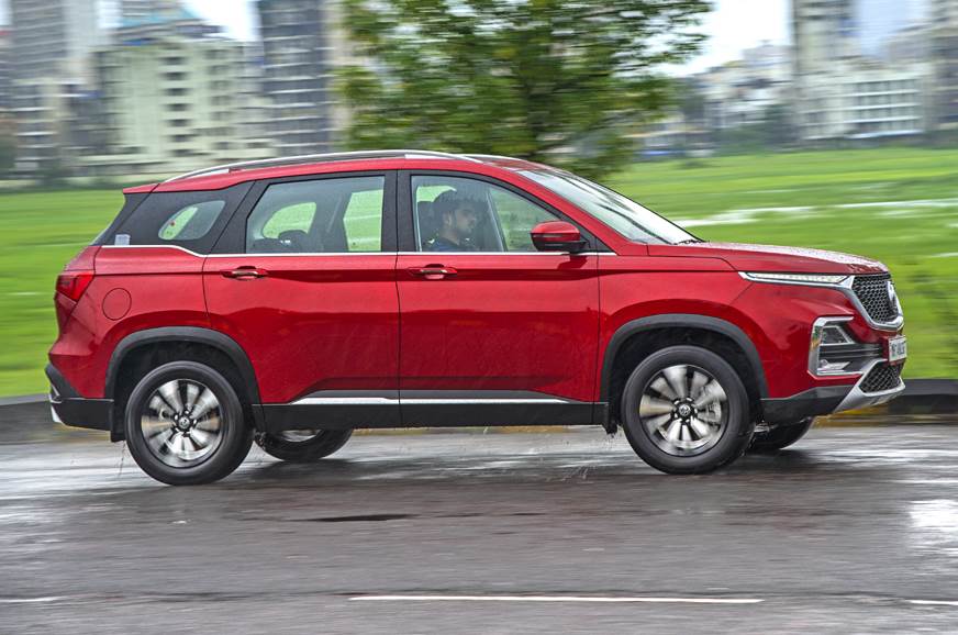 MG Hector petrol-automatic side action