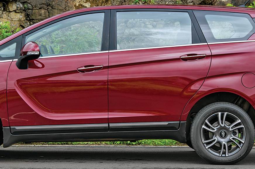 Mahindra Marazzo side static Mahindra Marazzo side static