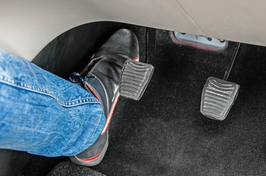 Mahindra Marazzo dead pedal Mahindra Marazzo dead pedal