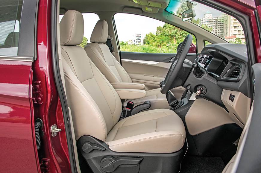 Mahindra Marazzo front seats Mahindra Marazzo front seats