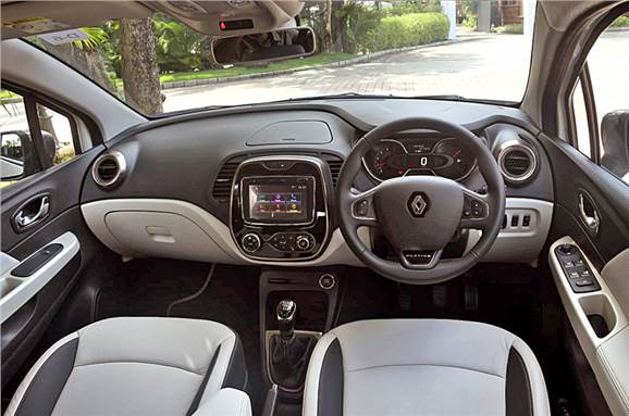 Renault Captur cabin