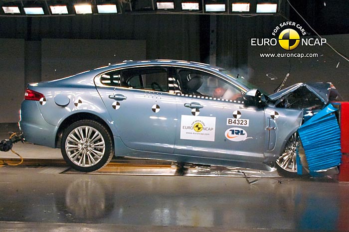 VW Up scores top safety rating - Image 6