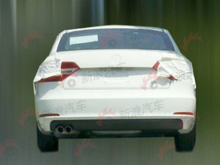 Skoda Superb facelift spy pics - Image 2