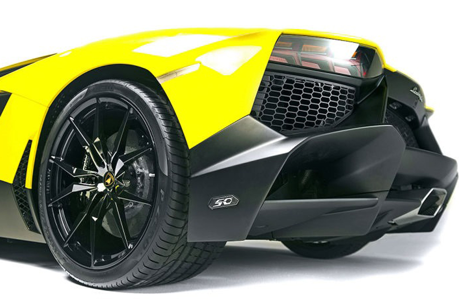 Lamborghini Aventador LP720-4 50 Anniversario Edition revealed