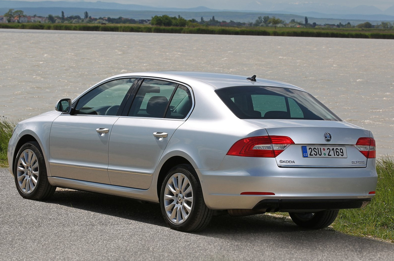 Skoda Superb facelift coming soon - Image 2