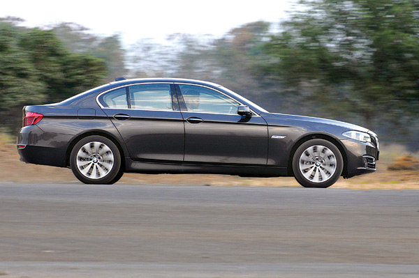 Mercedes Benz E 250 CDI vs BMW 520d comparison - Image 1