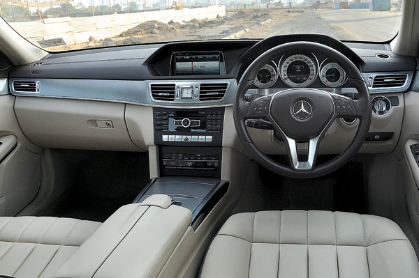 Mercedes Benz E 250 CDI vs BMW 520d comparison - Image 16