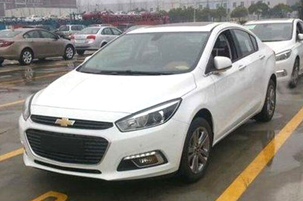Next-gen Chevrolet Cruze spied in China - Autocar India