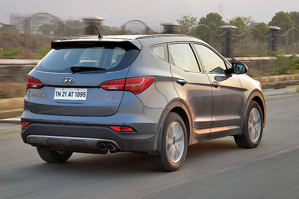 New Hyundai Santa Fe vs Renault Koleos comparison - Image 6