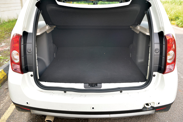 Renault Duster AWD vs Mahindra XUV500 AWD comparison - Image 15