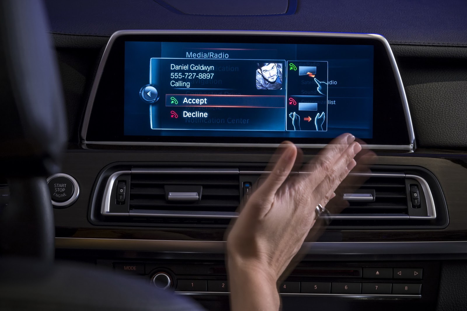 BMW presents new iDrive system at CES 2015