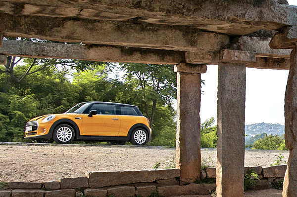 Mobil 1 Great car great road: Mini Cooper D