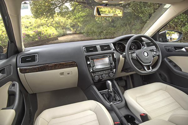 2015 Volkswagen Jetta vs Skoda Octavia diesel comparison - Image 7