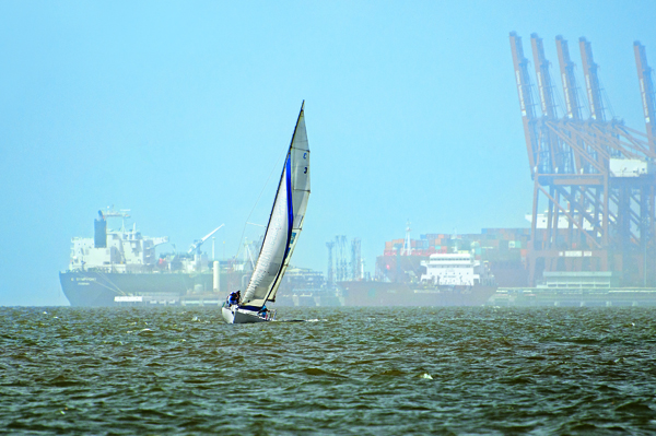 Sun vs wind: Mahindra e2o takes on a sail boat