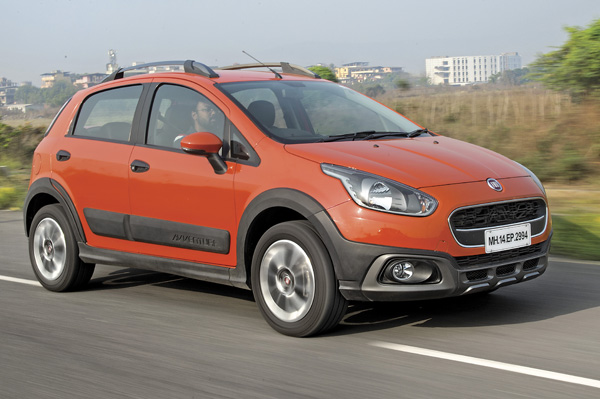 Hyundai i20 Active vs Fiat Avventura comparison - Image 5