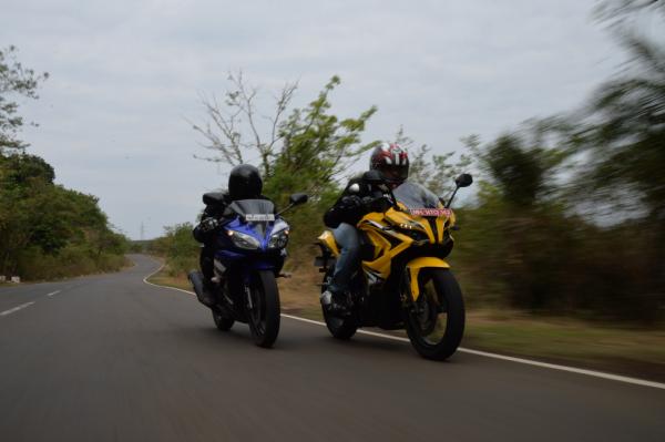 Bajaj Pulsar RS 200 vs Yamaha YZF-R15 V2.0 comparison - Image 2