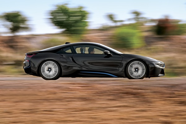 Mobil 1 Great car great road: BMW i8 - Image 1