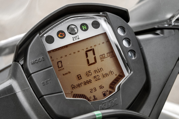 Bajaj Pulsar RS 200 vs KTM RC 200 comparison - Image 16