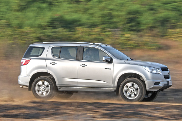 Chevrolet Trailblazer vs Toyota Fortuner comparison - Image 2