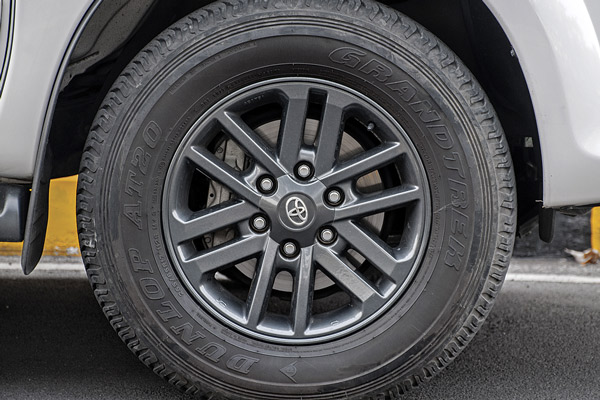 New Ford Endeavour vs Trailblazer vs Pajero Sport vs Fortuner comparison - Image 34