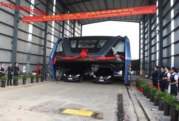 Elevated bus starts testing in China