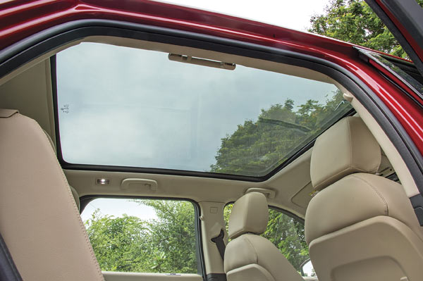 Mercedes GLC300 vs Land Rover Discovery Sport petrol comparison - Image 15