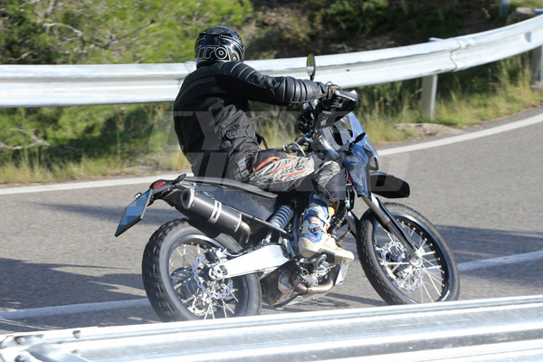 KTM 390 Adventure spotted testing! - Image 3