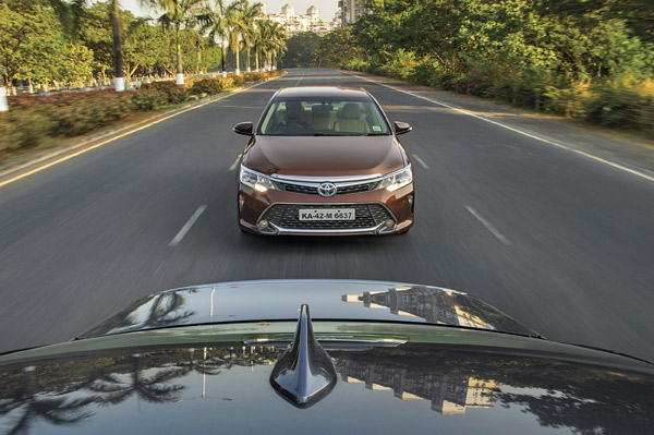 Honda Accord vs Toyota Camry Hybrid comparison - Image 2