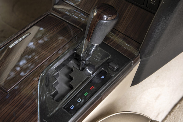 Honda Accord vs Toyota Camry Hybrid comparison - Image 15