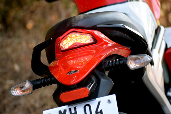 Bajaj Dominar 400 vs Mojo vs Himalayan comparison - Image 25