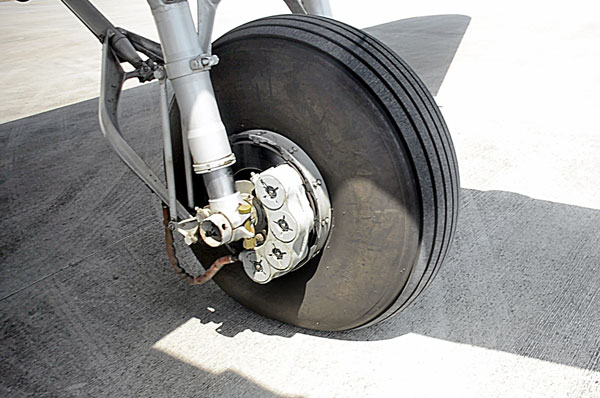 Flying on a 1940 Breitling DC-3 in India - Image 10