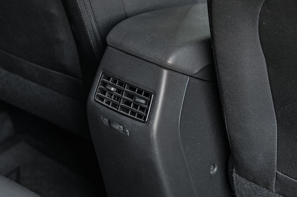 Honda WR-V vs Hyundai i20 Active vs Maruti Vitara Brezza comparison - Image 17