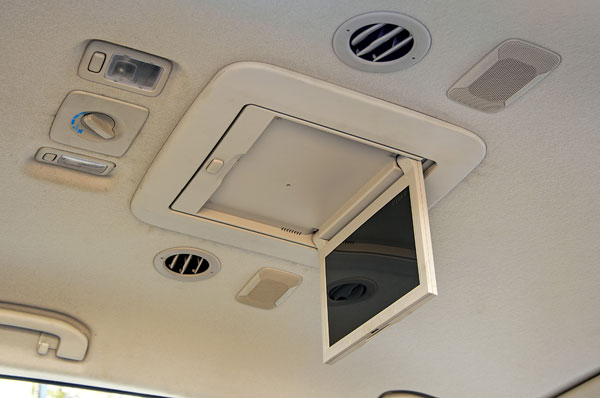 2017 Isuzu MU-X vs Ford Endeavour comparison - Image 16