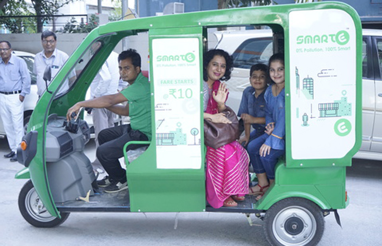 Metro stations in Gurgaon get 500 e-rickshaws