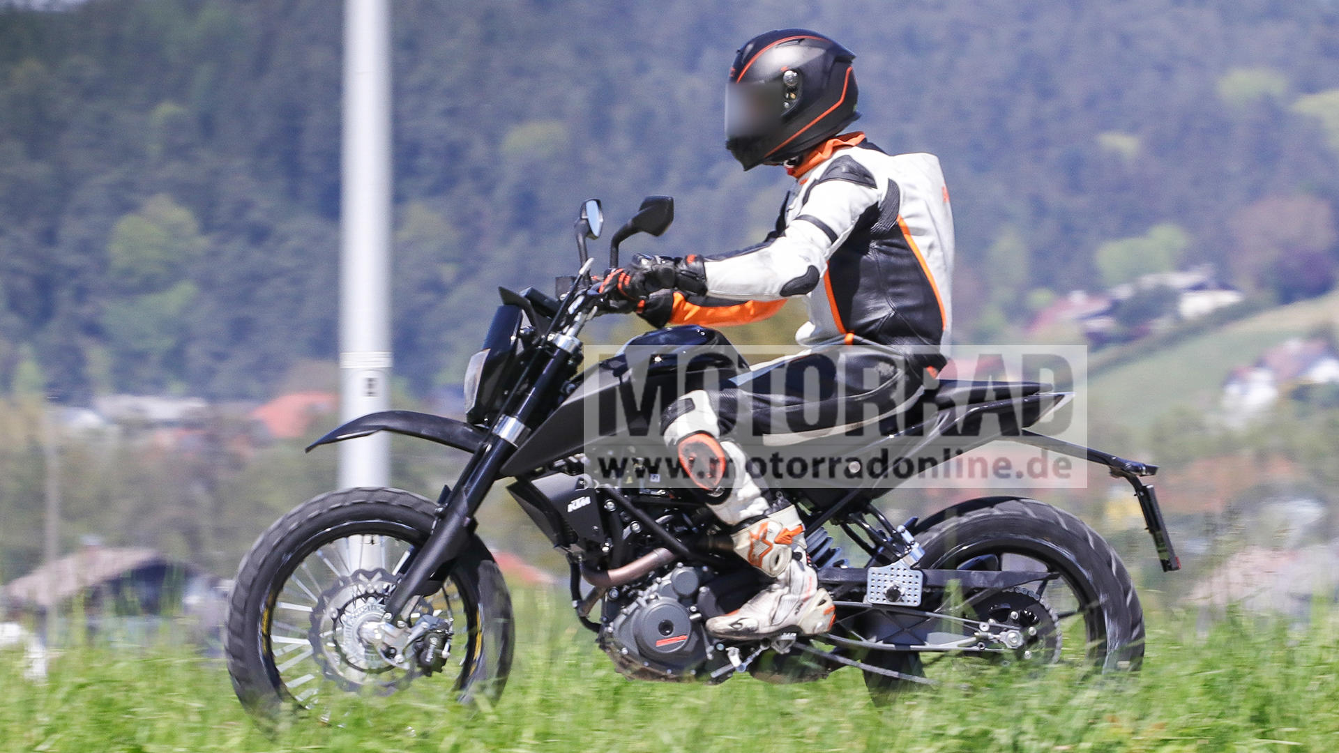 New KTM 390 Adventure, 390 Scrambler spied - Image 2