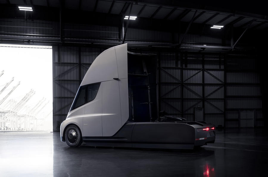 Tesla Semi lorry to have a 966km range - Image 4