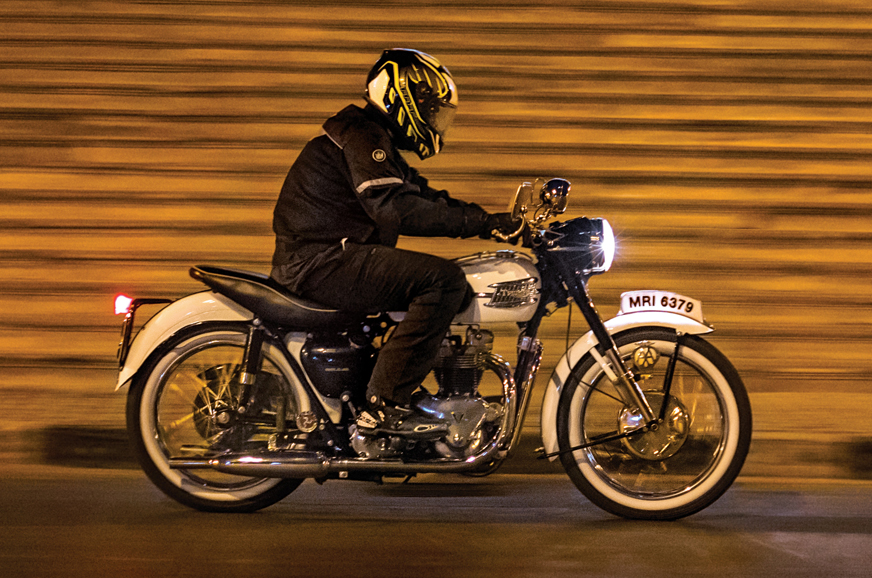The White Tiger: 1957 Triumph Tiger T110 ride experience - Image 14