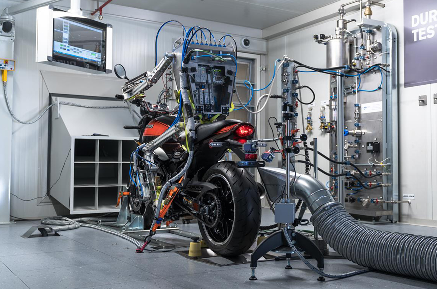 Akrapovic initiates robot rider in tests