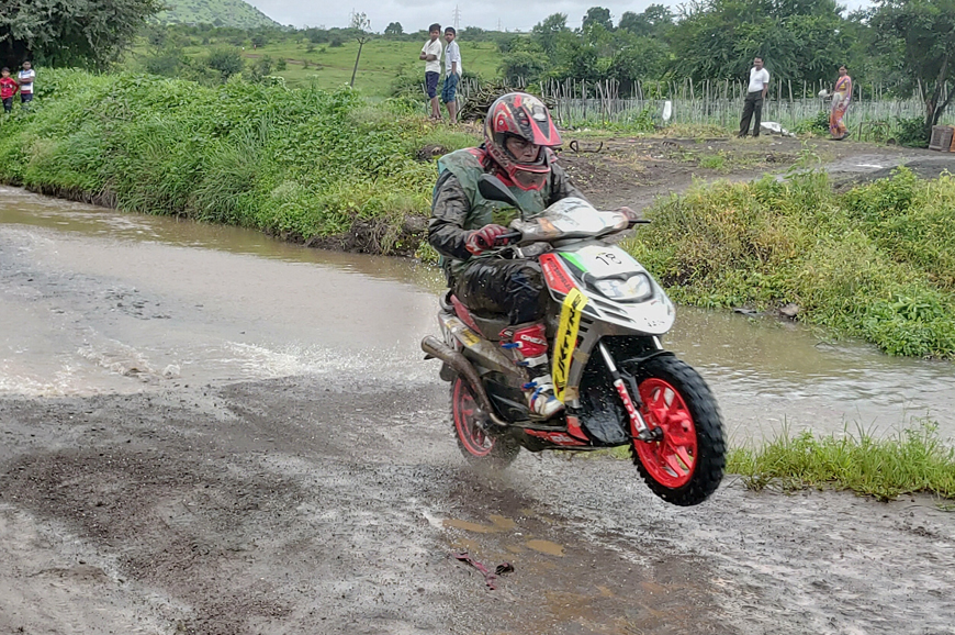 Venkatesh Shetty wins 2018 Monsoon Scooter Rally