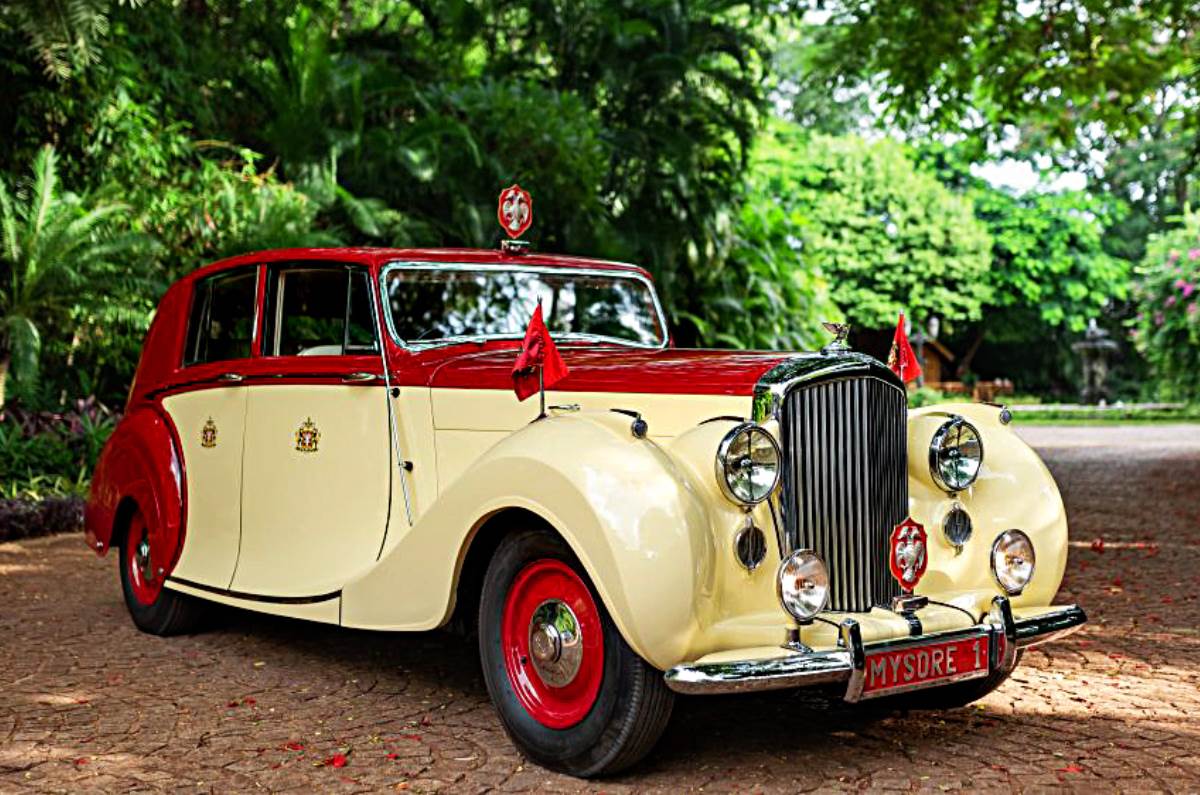 Bentley Mark VI Touring Saloon by Hooper