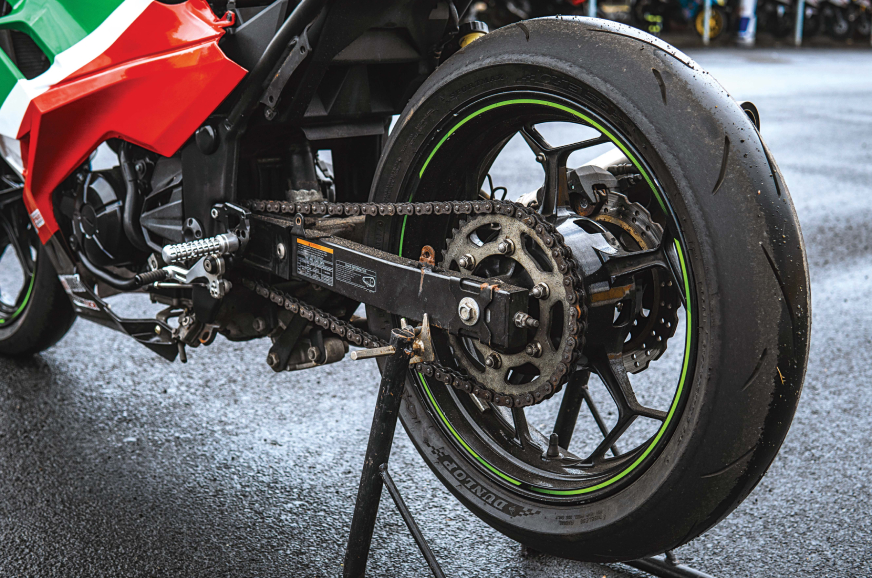 Race-spec Kawasaki Ninja 300 ride experience - Image 3