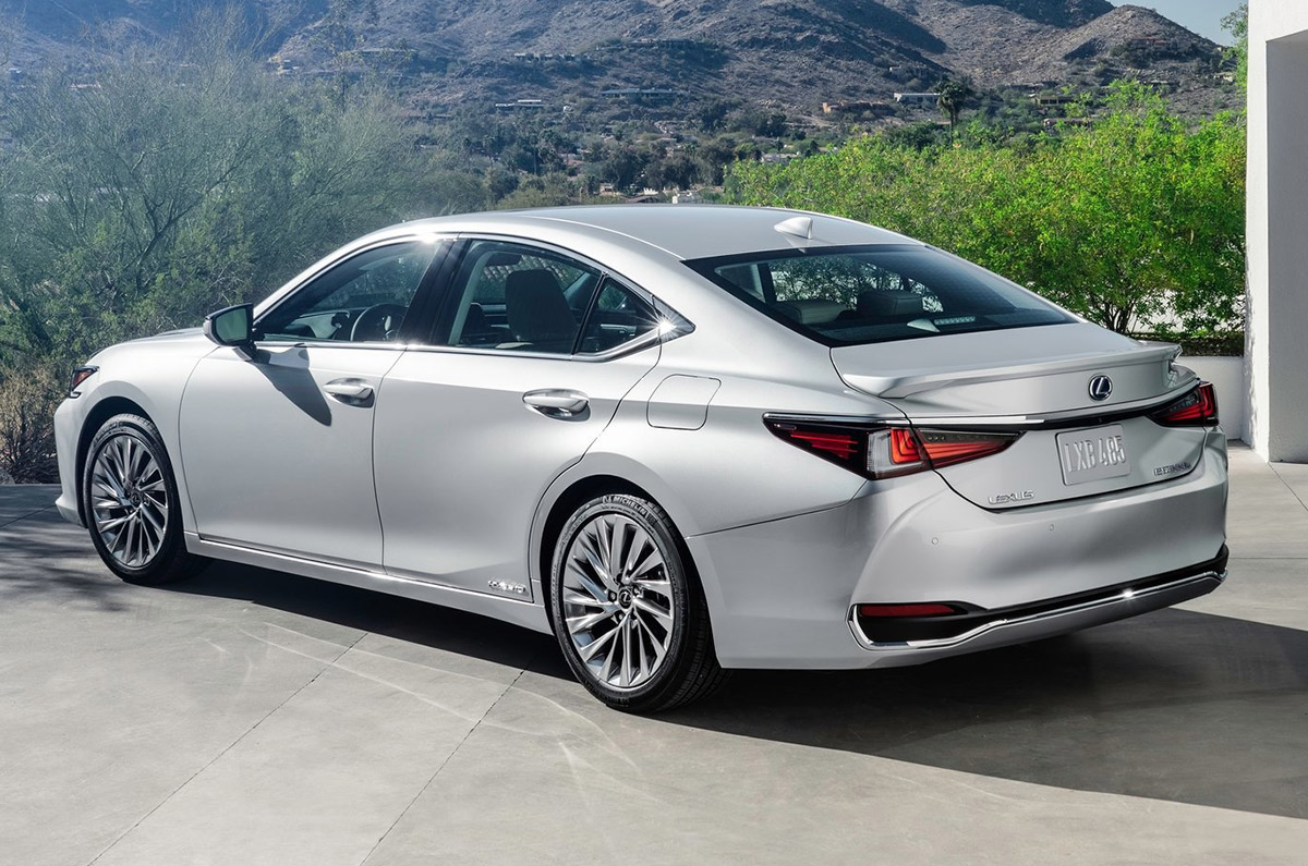 2021 Lexus ES revealed with styling and mechanical updates - Image 2