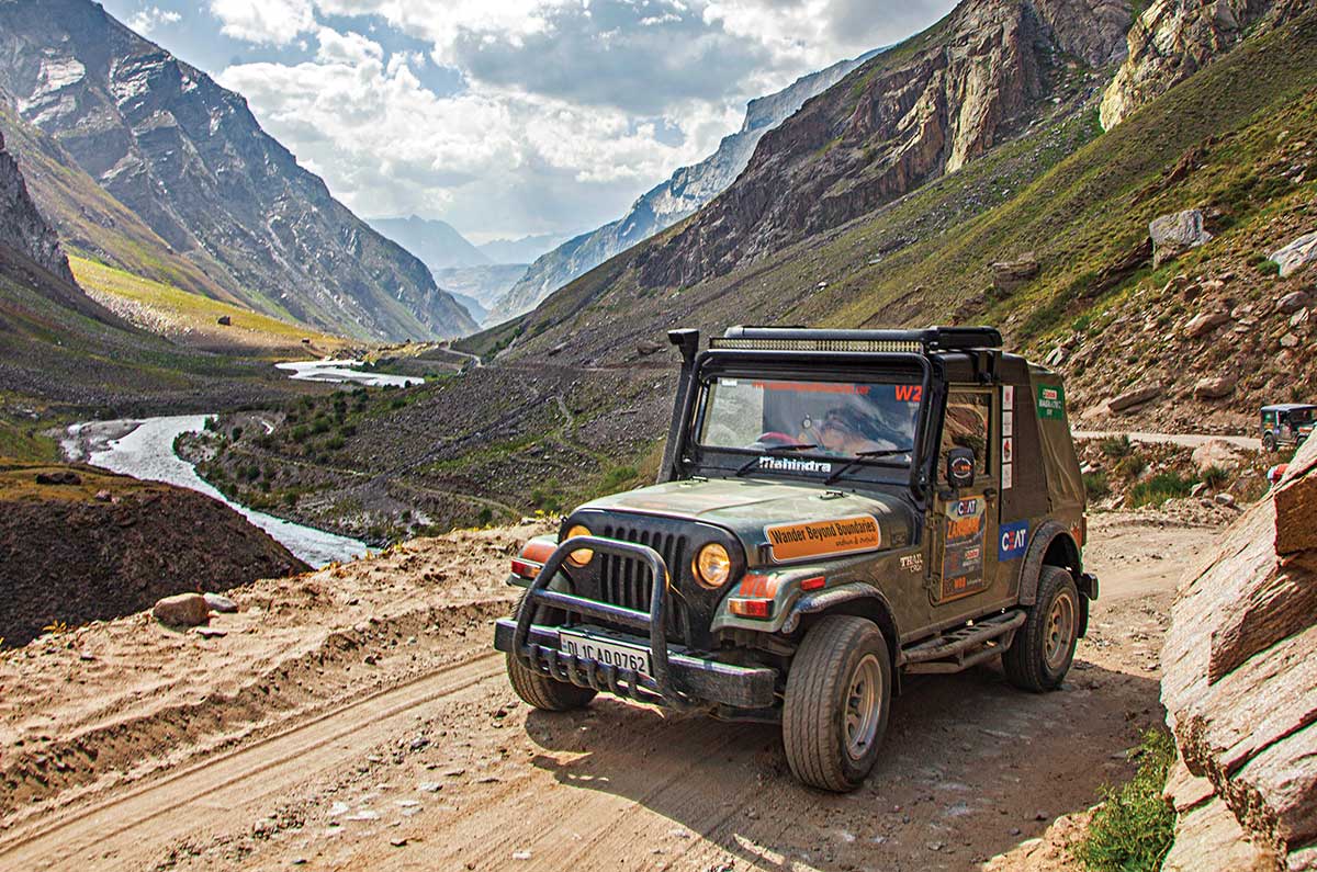 mahindra thar on durt track